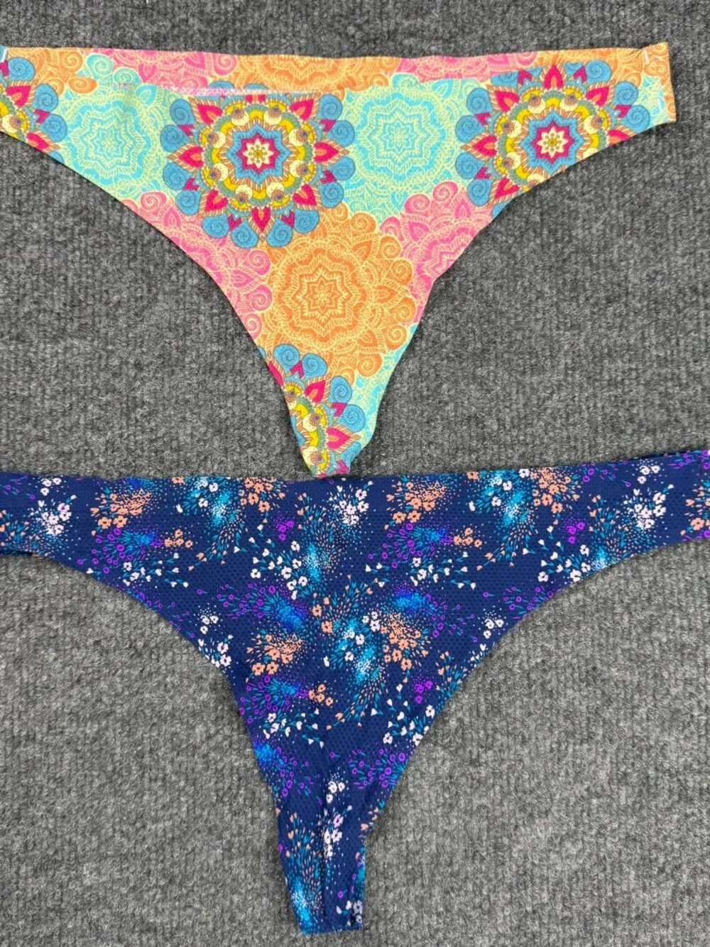 2Pk Women's Seamless Thong Underwear Size M Laser Cut Panties New With Defect